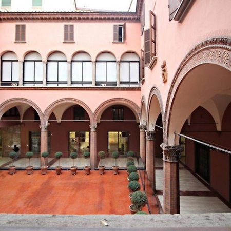 Ugo Bassi Lux Apartment Bologna Bagian luar foto