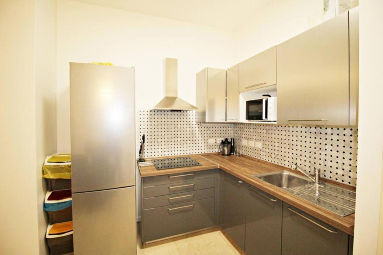 Ugo Bassi Lux Apartment Bologna Bagian luar foto