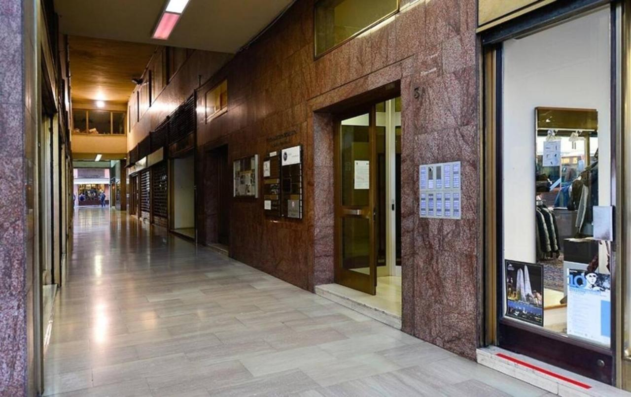 Ugo Bassi Lux Apartment Bologna Bagian luar foto