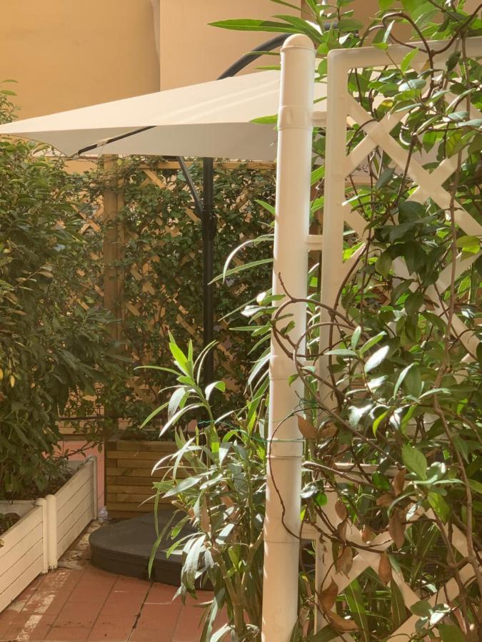 Ugo Bassi Lux Apartment Bologna Bagian luar foto