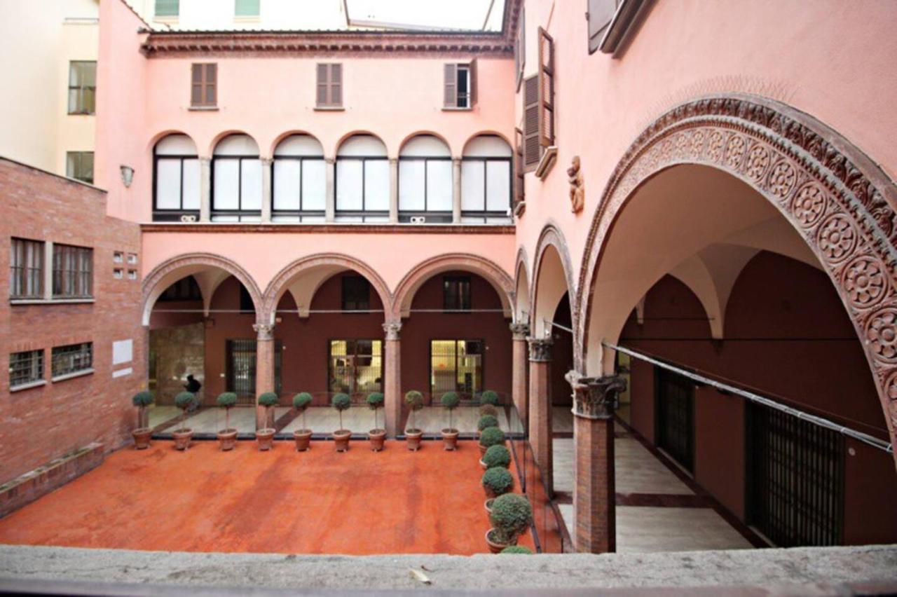Ugo Bassi Lux Apartment Bologna Bagian luar foto