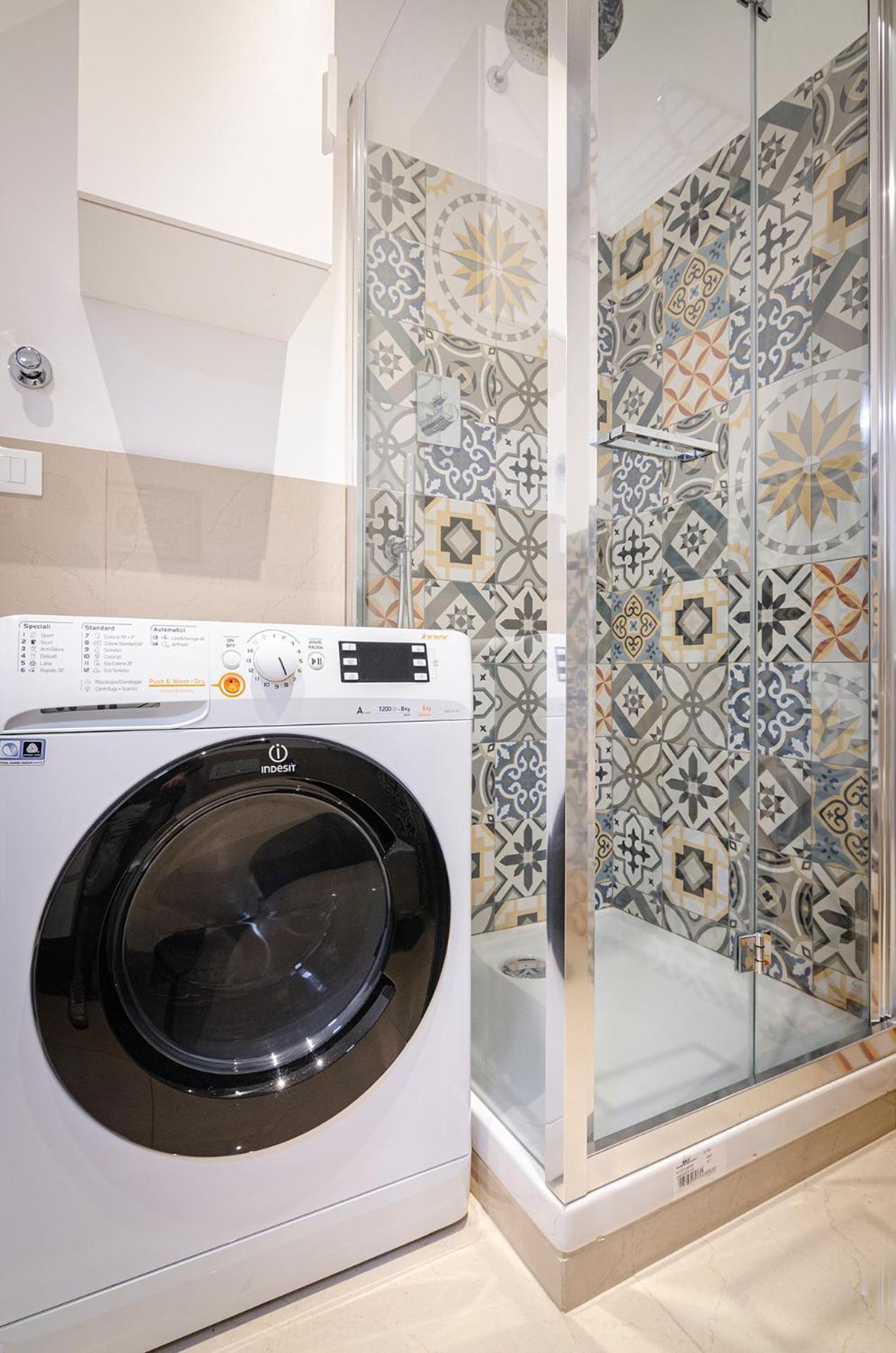Ugo Bassi Lux Apartment Bologna Bagian luar foto