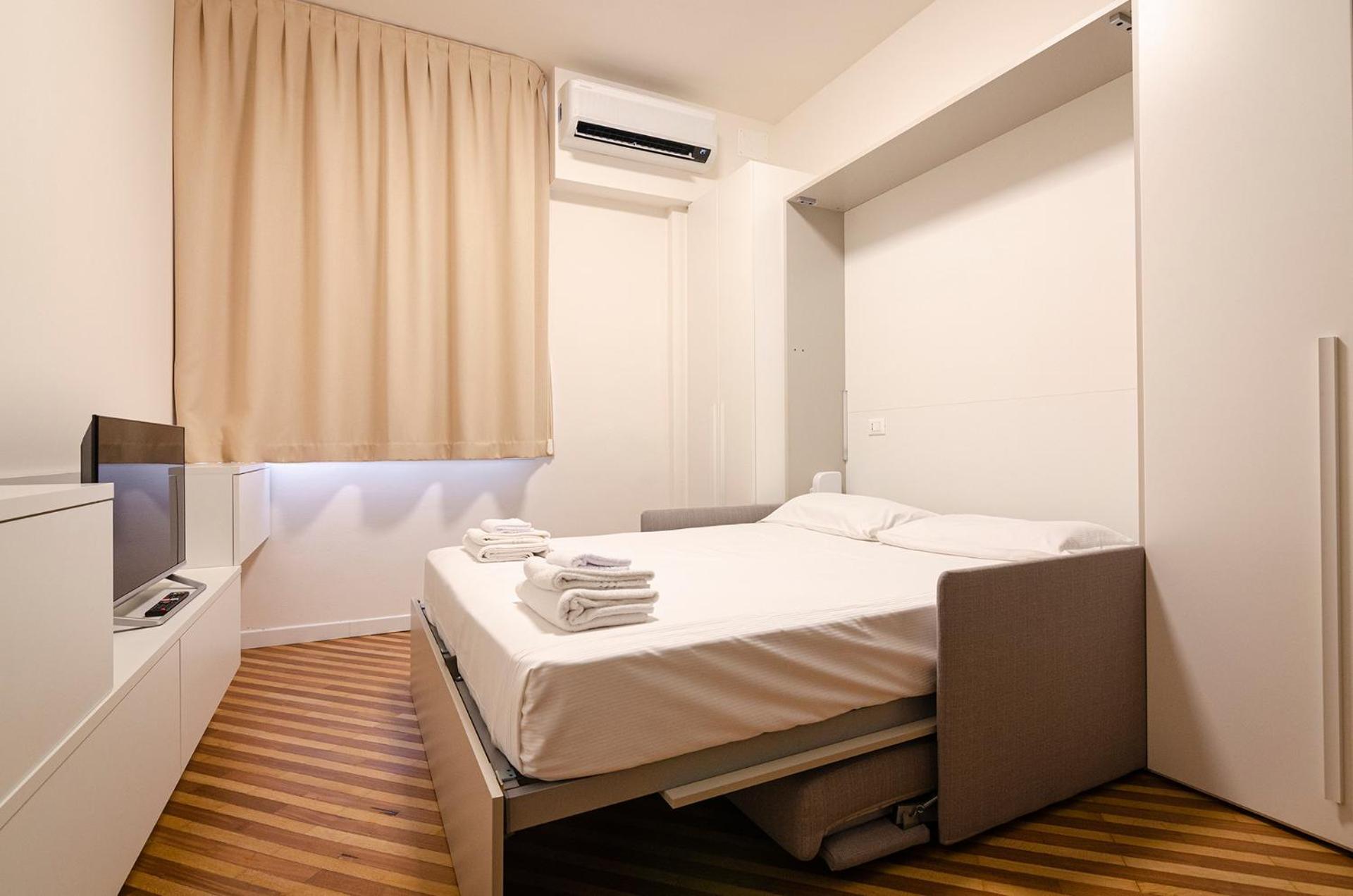 Ugo Bassi Lux Apartment Bologna Bagian luar foto