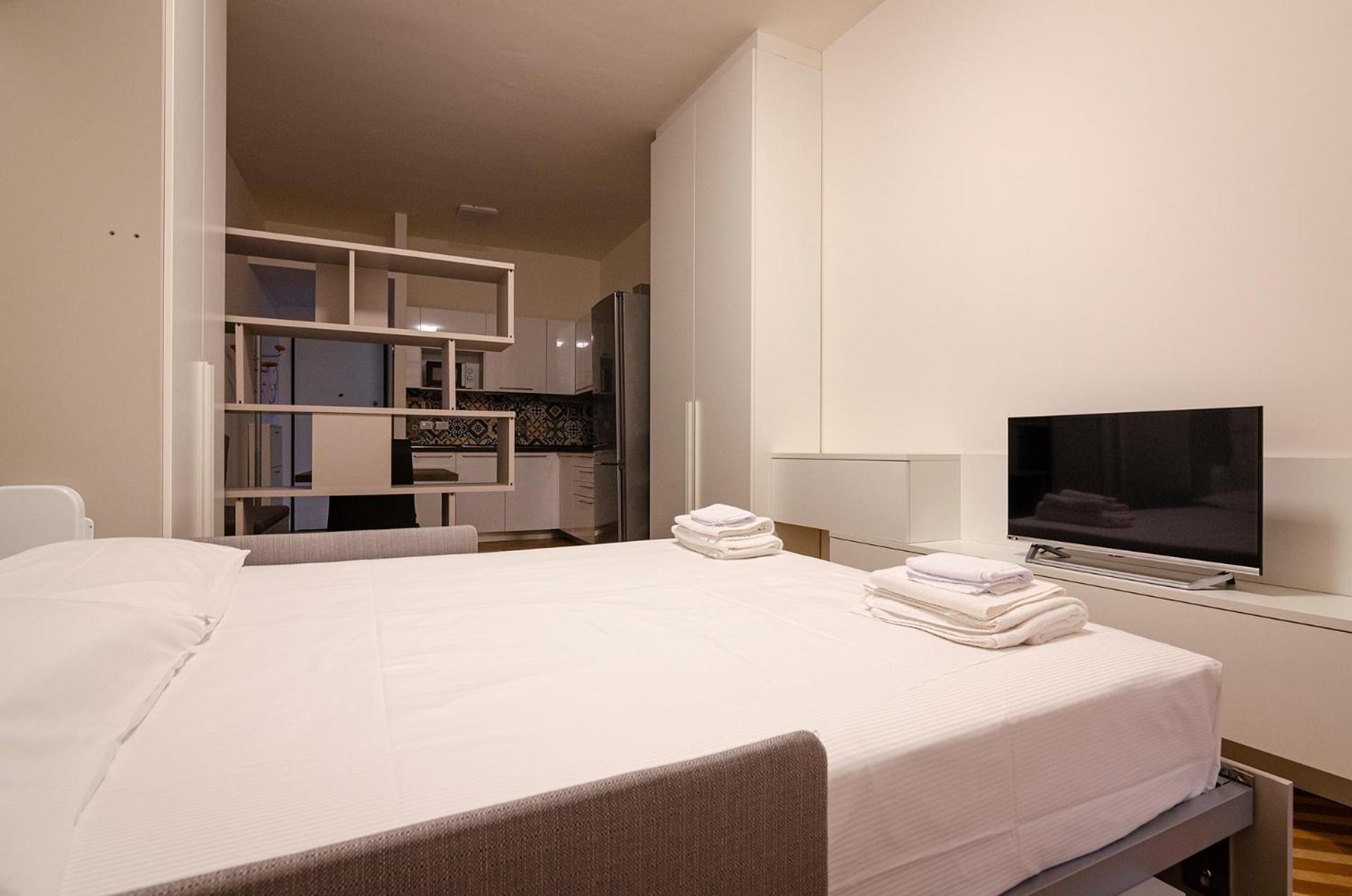 Ugo Bassi Lux Apartment Bologna Bagian luar foto
