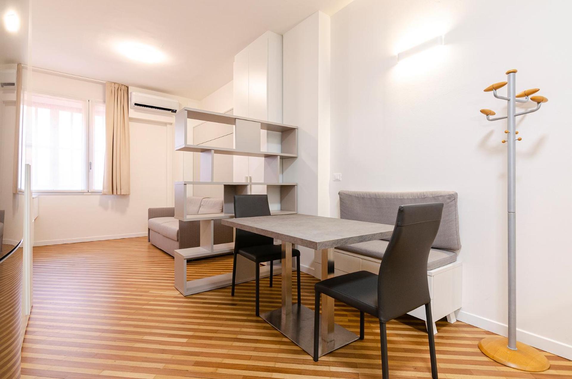 Ugo Bassi Lux Apartment Bologna Bagian luar foto