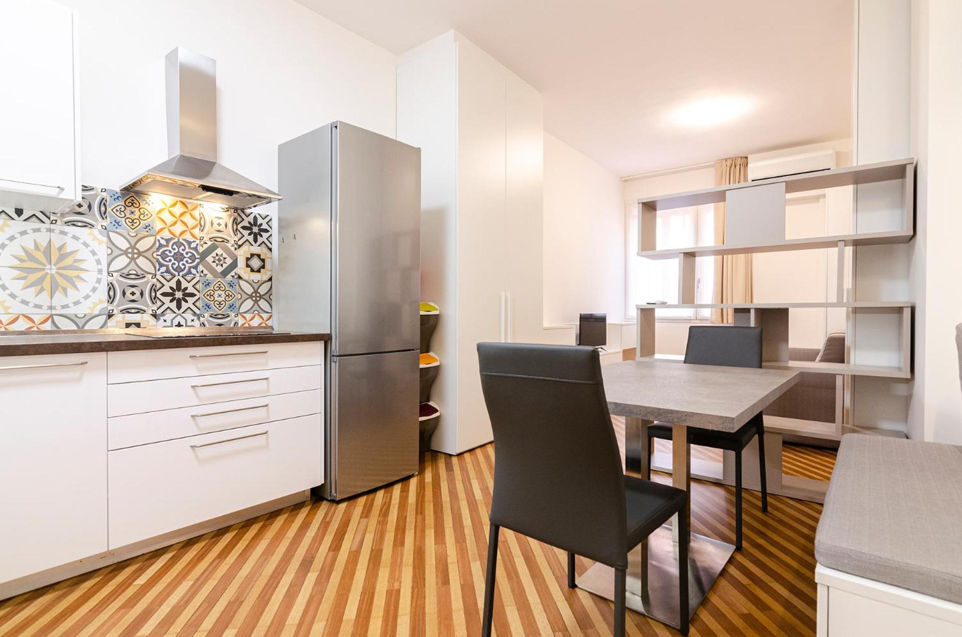 Ugo Bassi Lux Apartment Bologna Bagian luar foto